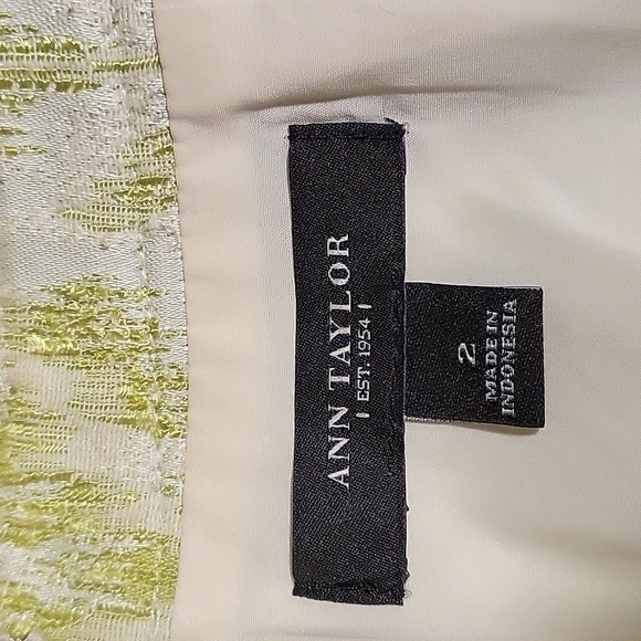 Ann Taylor Vintage Light Green Shimmery Pencil Skirt - Size 2 - Picture 4 of 6